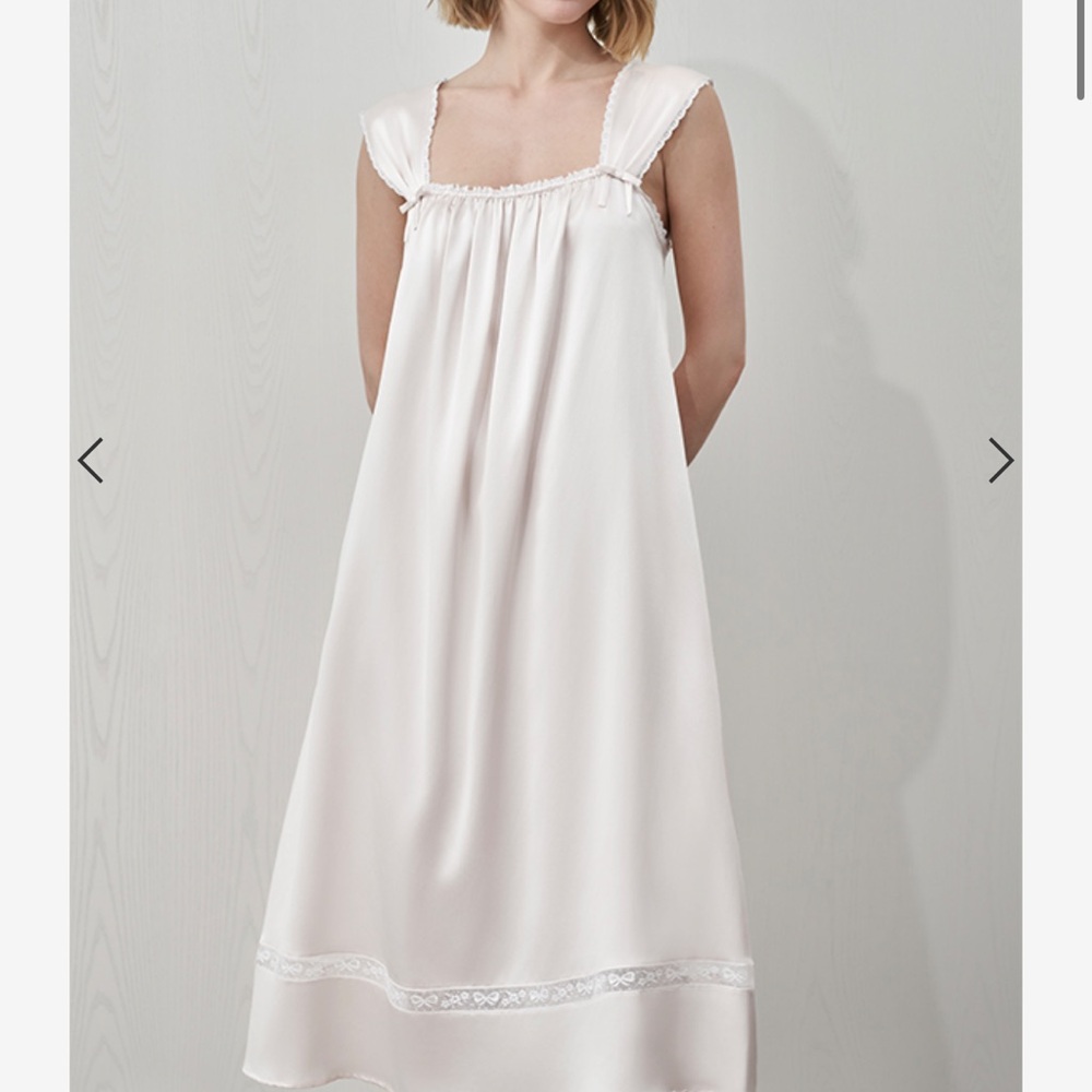 Manito Will White Lace Trim Nightgown